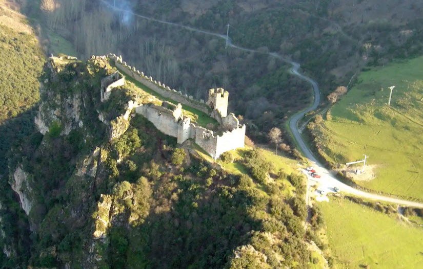 Castillo de Cornatel, Spain
